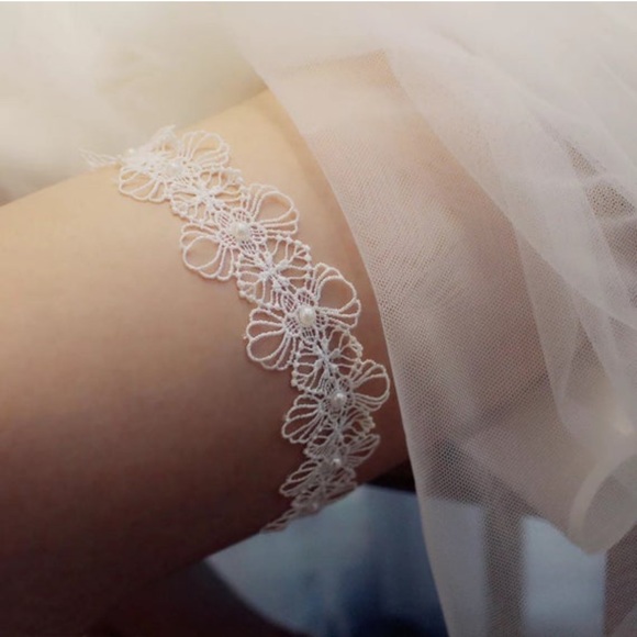 Lace Pearl Flower Bridal Garter - Picture 4 of 5